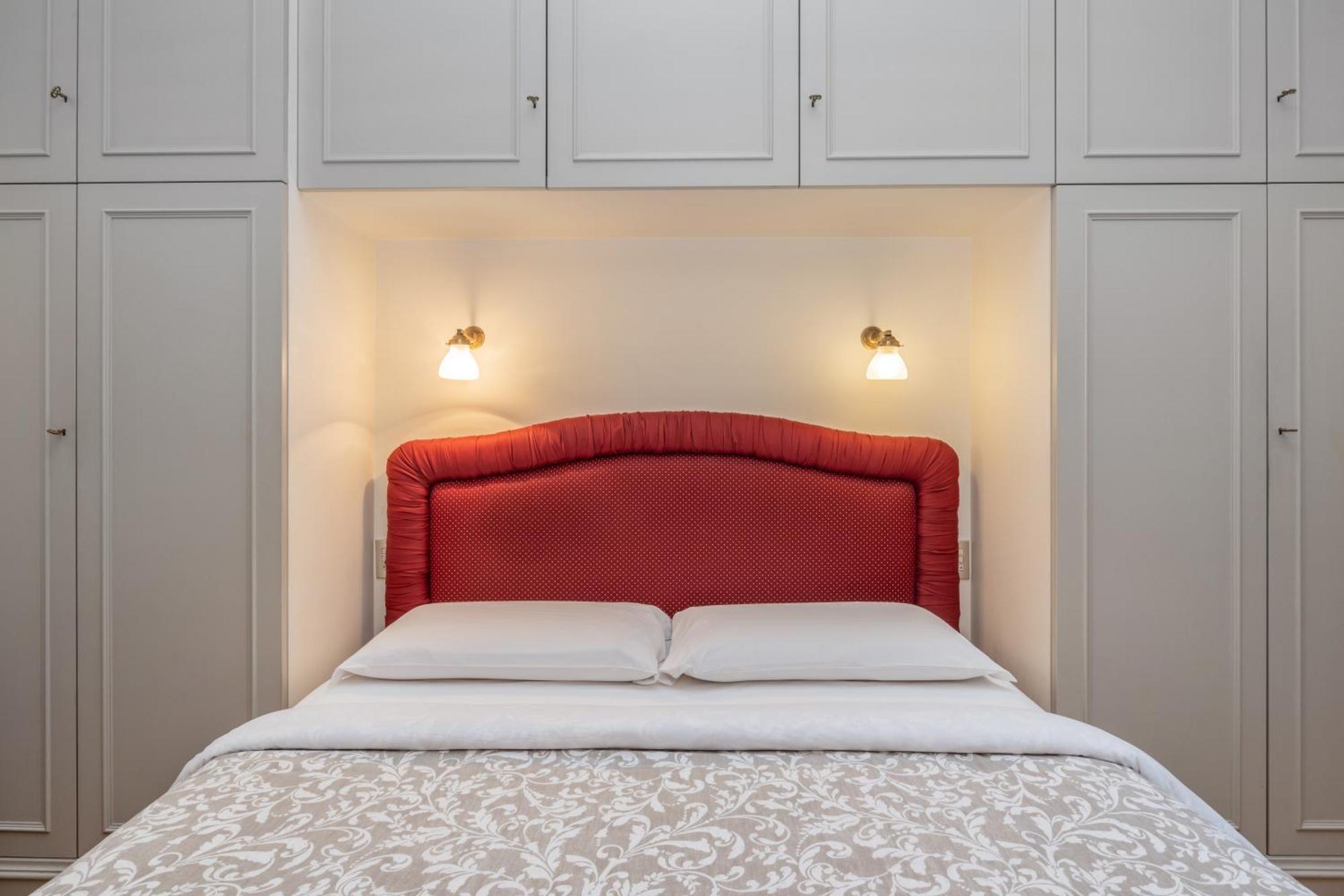 Brera Vicolo Fiori Apartment Milan Bagian luar foto