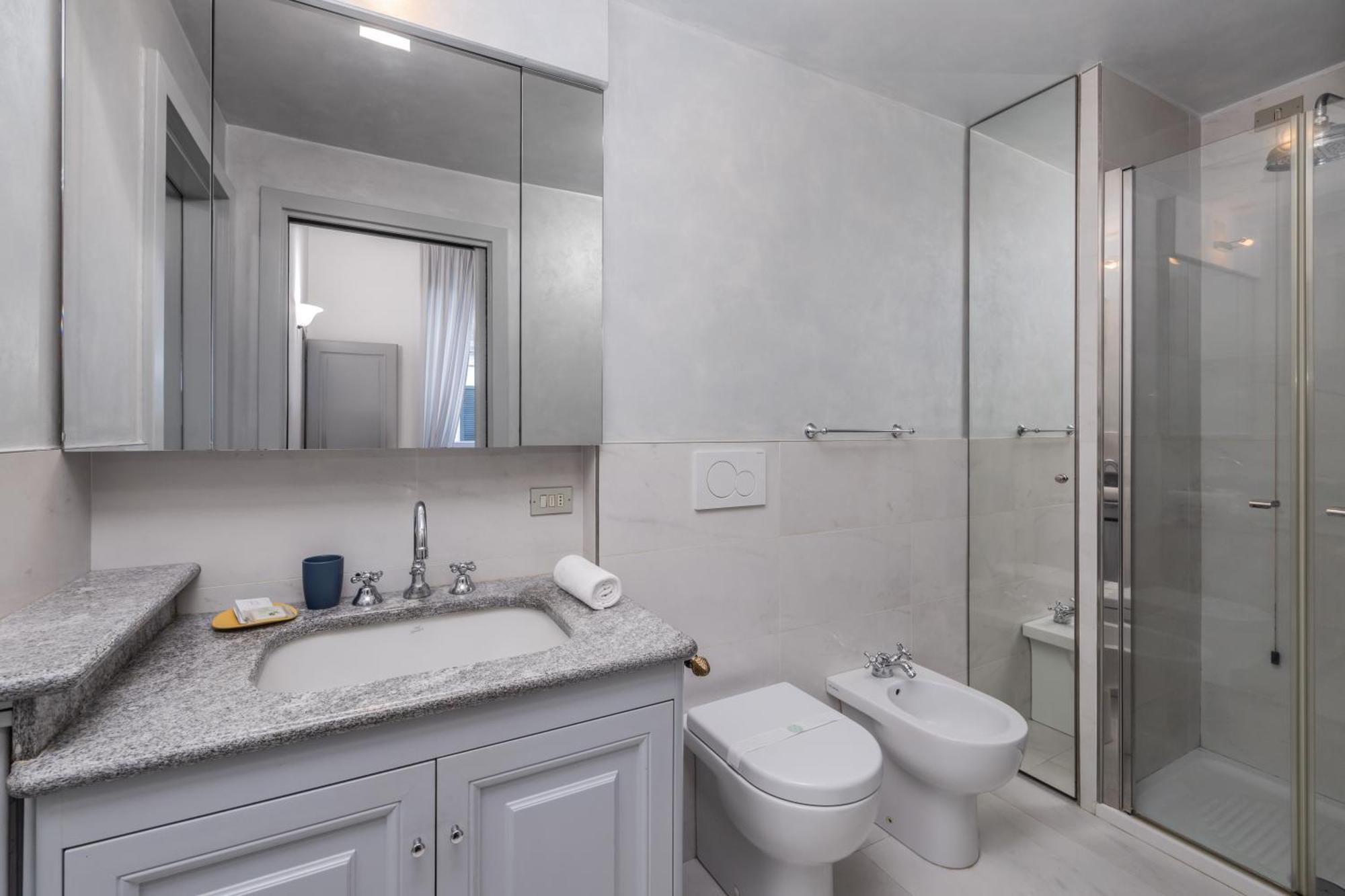 Brera Vicolo Fiori Apartment Milan Bagian luar foto